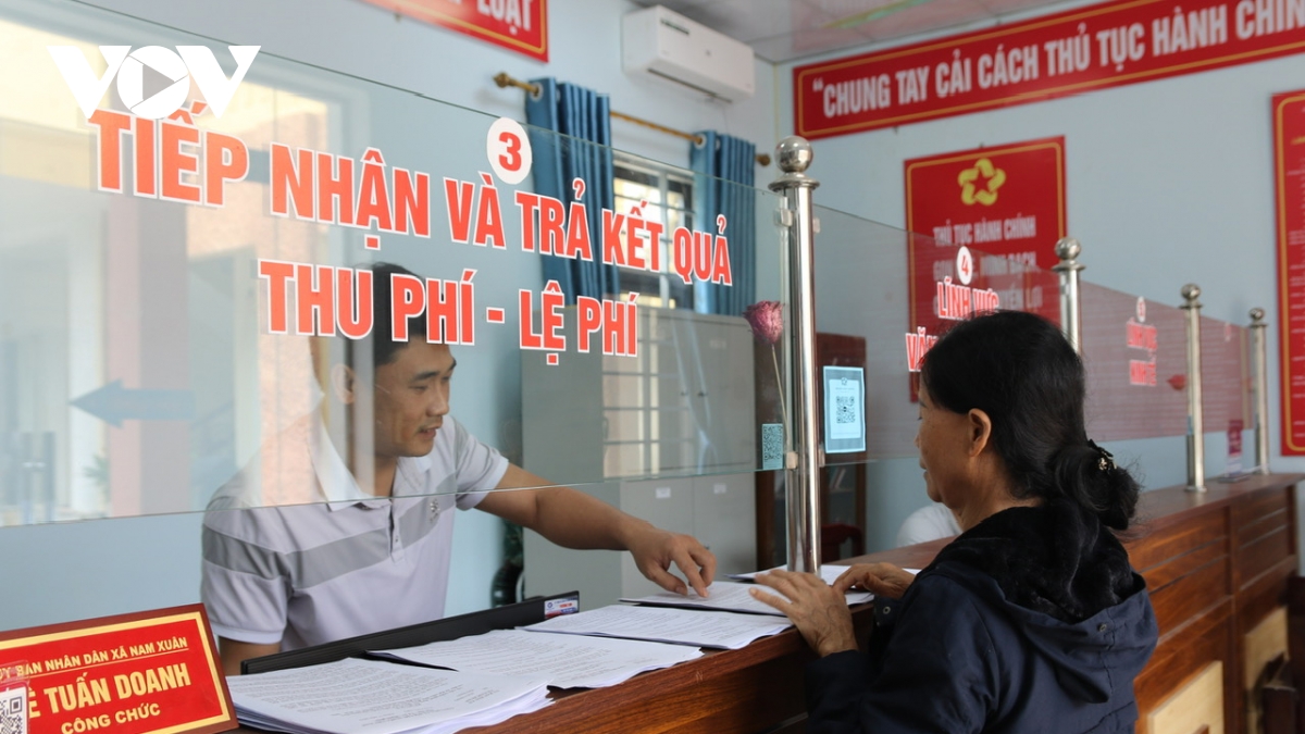 Cán bộ xã miền núi Thanh Hóa: "Phải làm việc cả đêm"